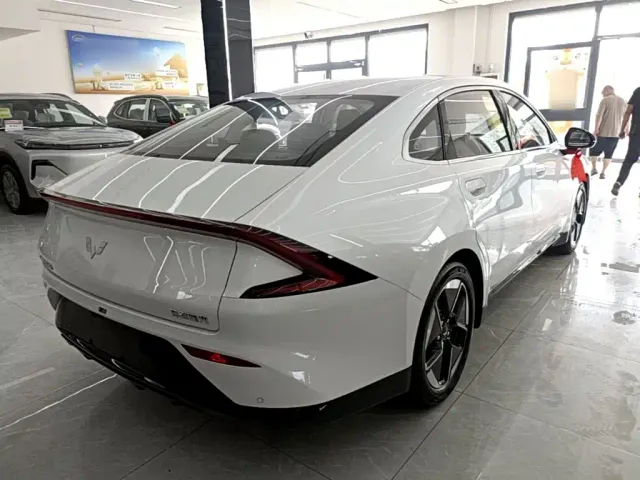 Wuling Starlight — Фото автомобиля 4