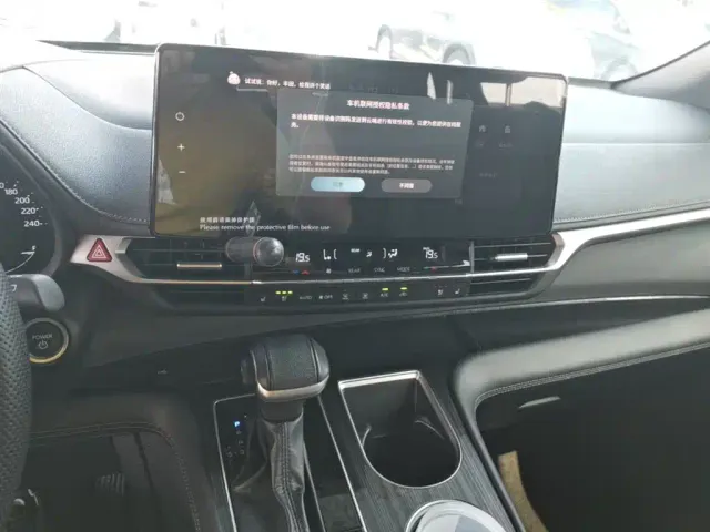 Toyota Sienna — Фото автомобиля 12