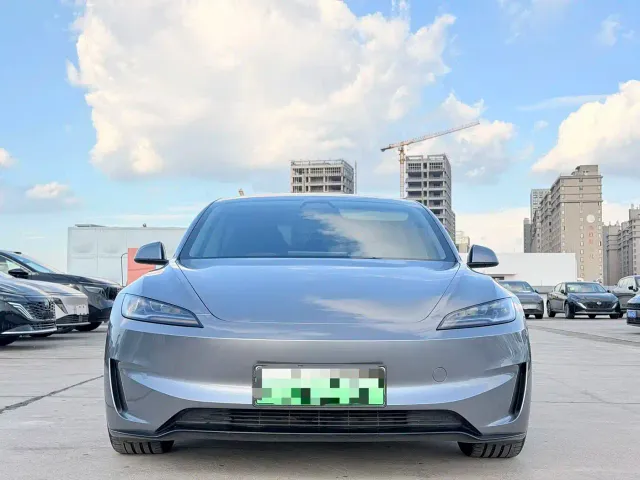 Tesla Model 3 — Фото автомобиля 3
