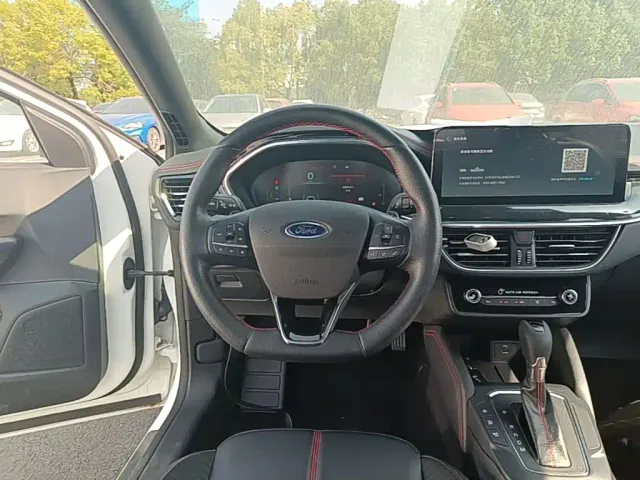 Ford Focus — Фото автомобиля 10