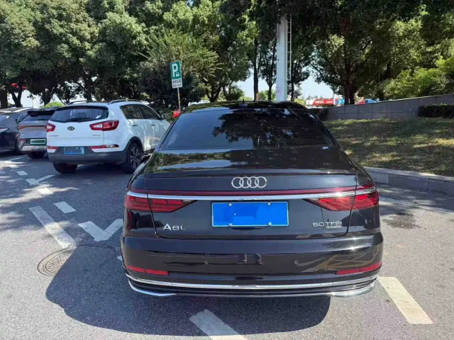 Audi A8 — Фото автомобиля 12