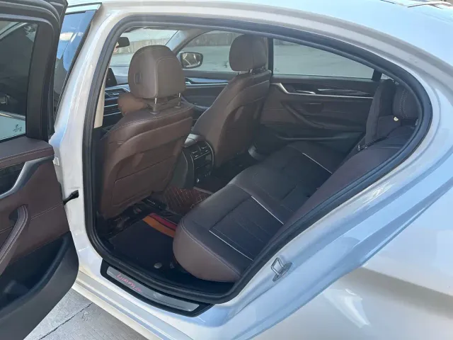 BMW 5 Series — Фото автомобиля 5