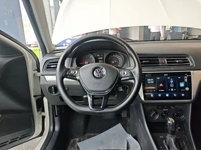 Volkswagen Lavida — Фото автомобиля 10