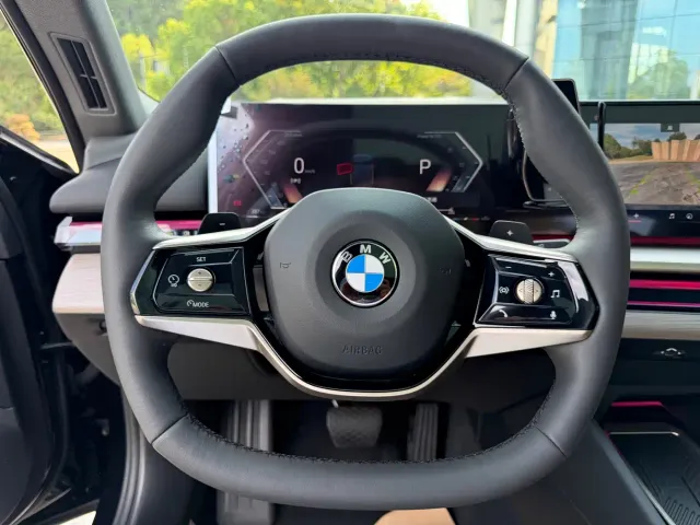BMW 5 Series — Фото автомобиля 16