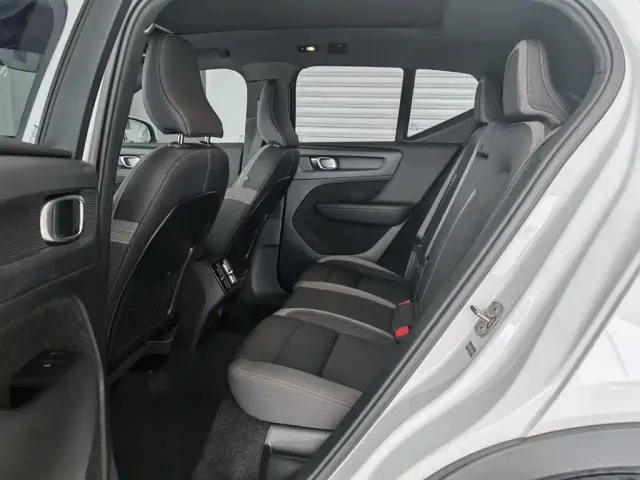 Volvo XC40 — Фото автомобиля 10