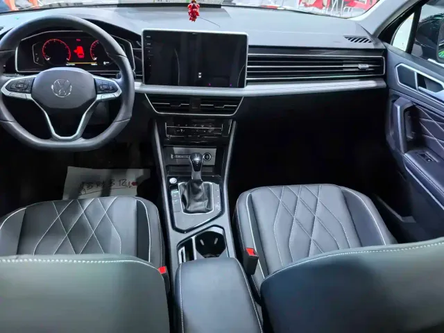 Volkswagen Tiguan L — Фото автомобиля 8