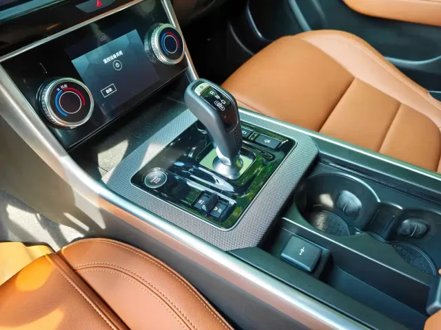 Jaguar XEL — Фото автомобиля 24