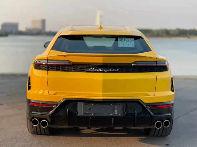Lamborghini Urus — Фото автомобиля 4