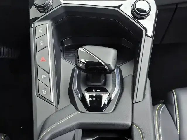 Lynk & Co Lynk & Co 06 2023 Remix 1.5T Power Halo — Фото автомобиля 13