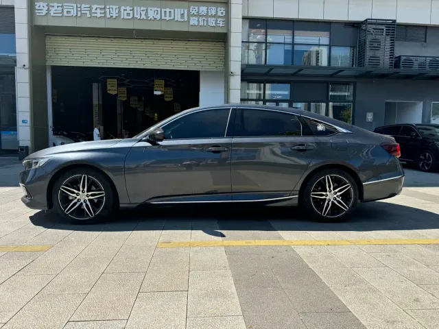 Honda Accord — Фото автомобиля 3