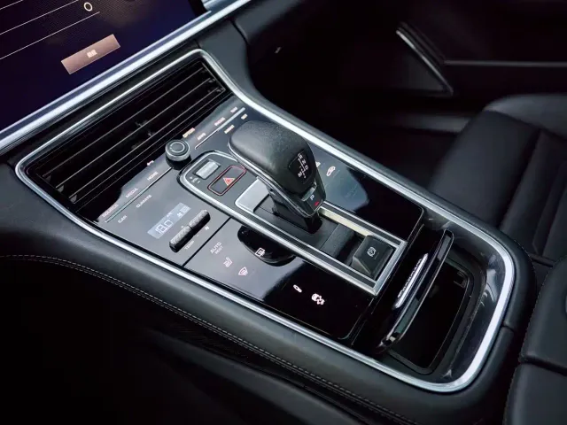 Porsche Panamera — Фото автомобиля 15