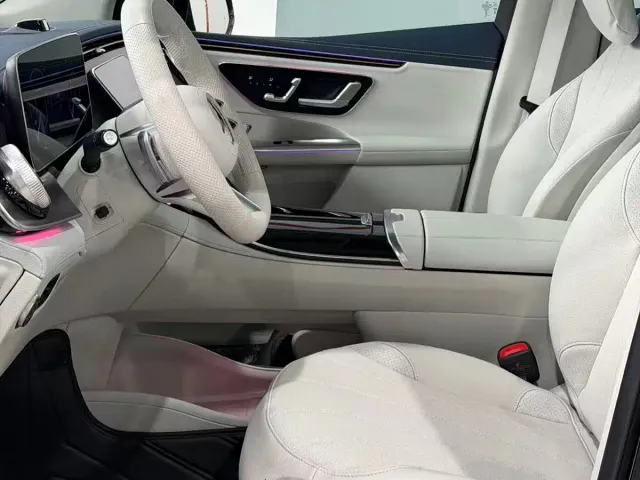 Mercedes-Benz Mercedes-Benz EQE SUV 2023 500 4MATIC — Фото автомобиля 8