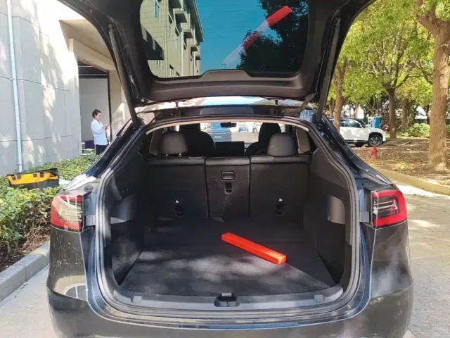Tesla Model Y — Фото автомобиля 18