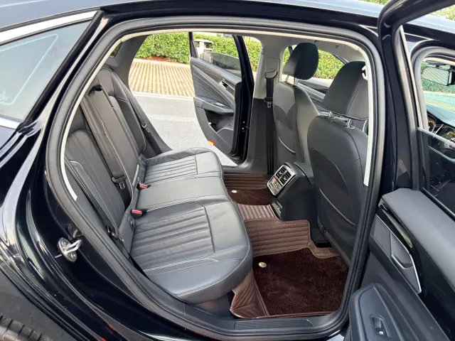 Volkswagen Passat — Фото автомобиля 11
