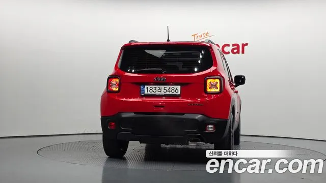 Jeep Renegade — Фото автомобиля 4