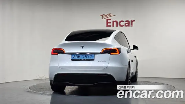 Tesla Model Y — Фото автомобиля 4