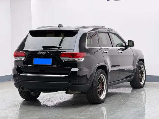 Jeep Grand Cherokee — Фото автомобиля 5