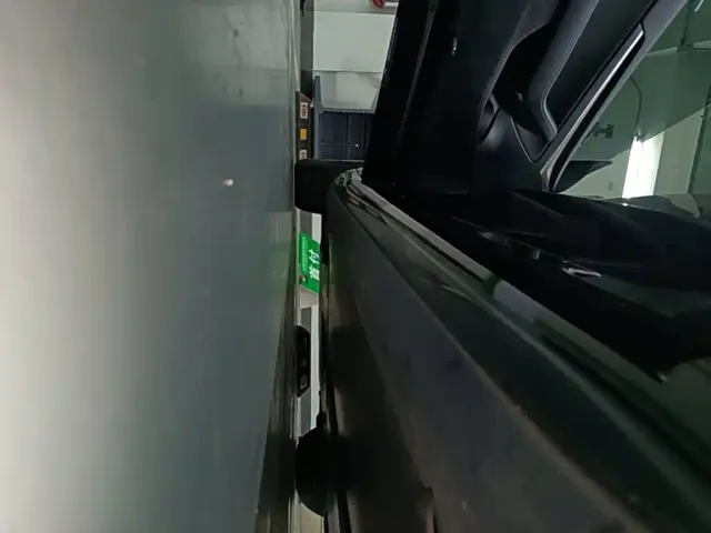 Tesla Model 3 — Фото автомобиля 21
