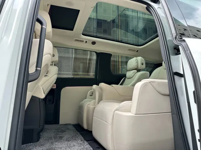 Li Auto MEGA — Фото автомобиля 14
