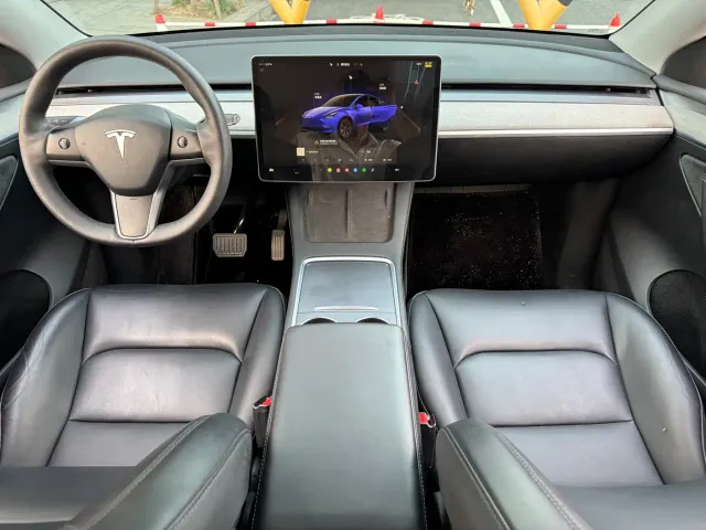 Tesla Model Y — Фото автомобиля 16