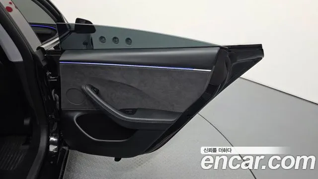Tesla Model 3 — Фото автомобиля 14