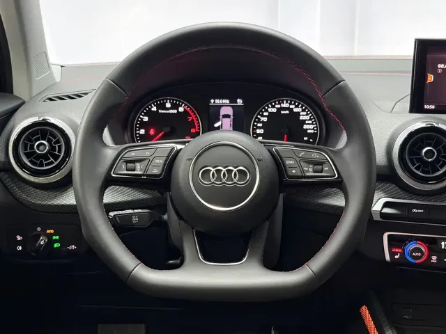 Audi Q2L — Фото автомобиля 7