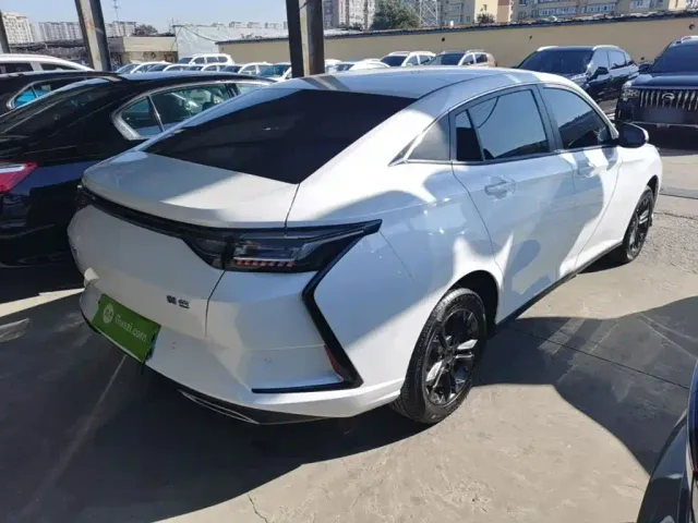 Dongfeng Yixuan — Фото автомобиля 6
