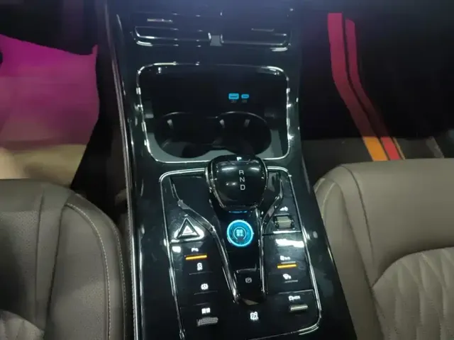 BYD Han — Фото автомобиля 16