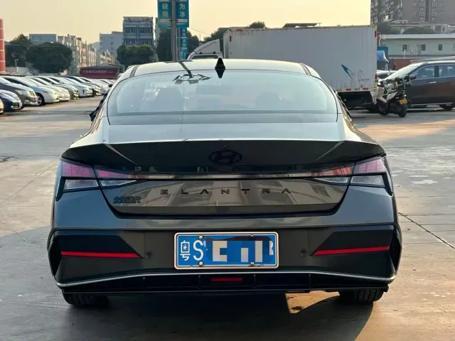 Hyundai Elantra — Фото автомобиля 15