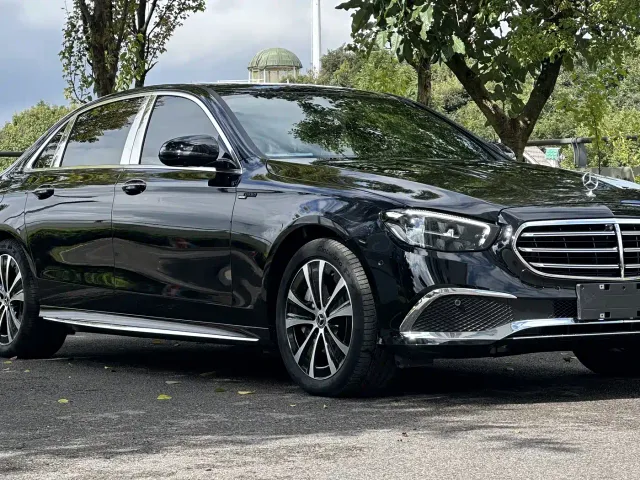 Mercedes-Benz E-Class — Фото автомобиля 3