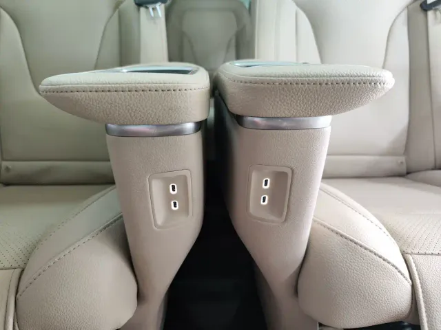 Mercedes-Benz V-Class — Фото автомобиля 29