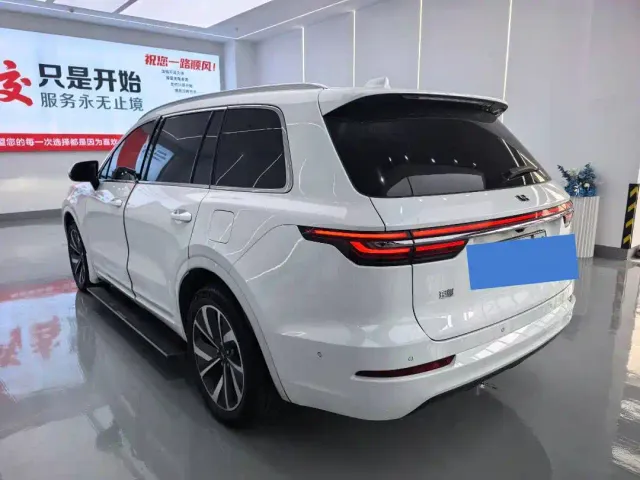 Li Auto ONE — Фото автомобиля 7
