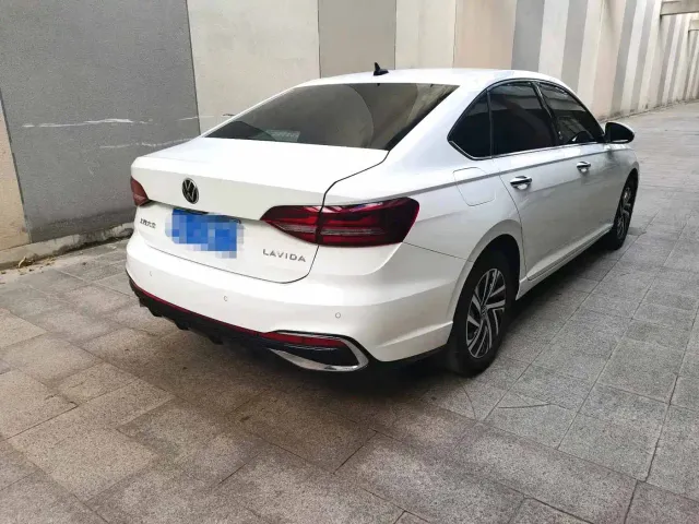 Volkswagen Lavida — Фото автомобиля 7