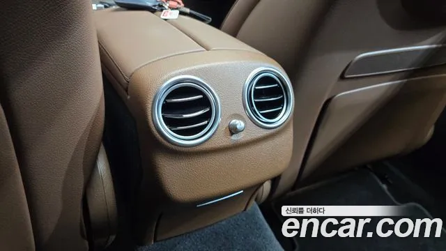 Mercedes-Benz E-Class — Фото автомобиля 25