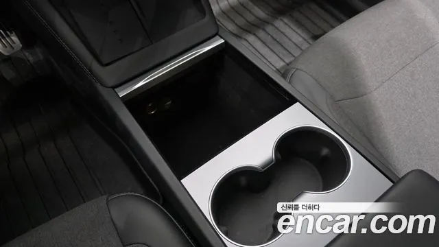 Tesla Model 3 — Фото автомобиля 30