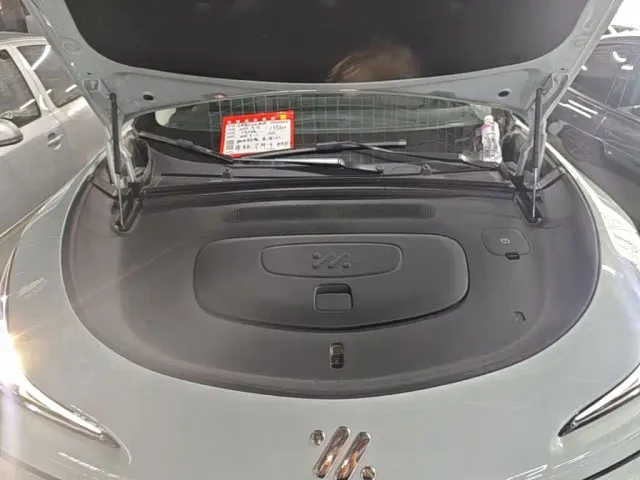 IM Motors LS6 — Фото автомобиля 19