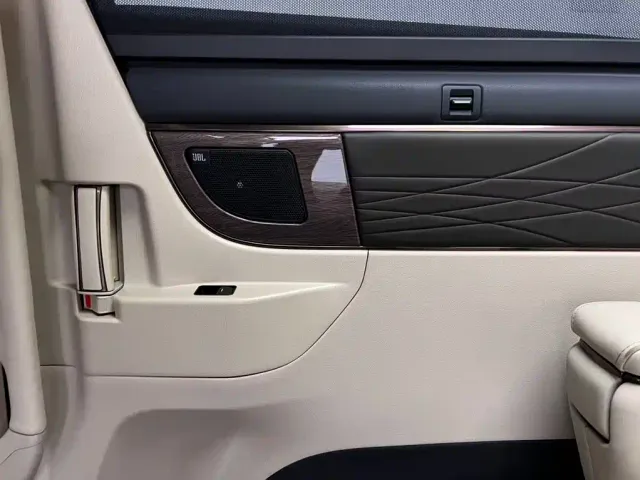 Toyota Alphard — Фото автомобиля 15