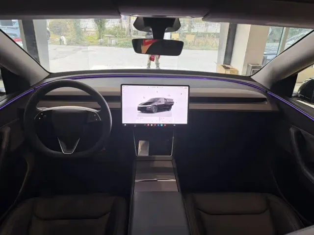 Tesla Model Y — Фото автомобиля 6