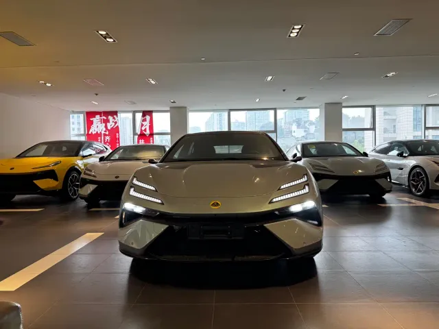 Lotus Emeya — Фото автомобиля 2