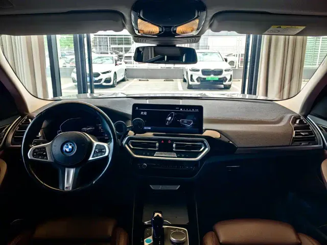 BMW iX3 — Фото автомобиля 7