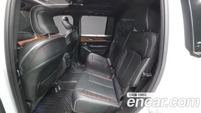 Jeep Cherokee — Фото автомобиля 25