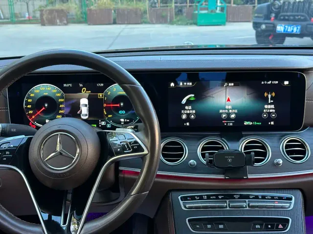 Mercedes-Benz E-Class — Фото автомобиля 15