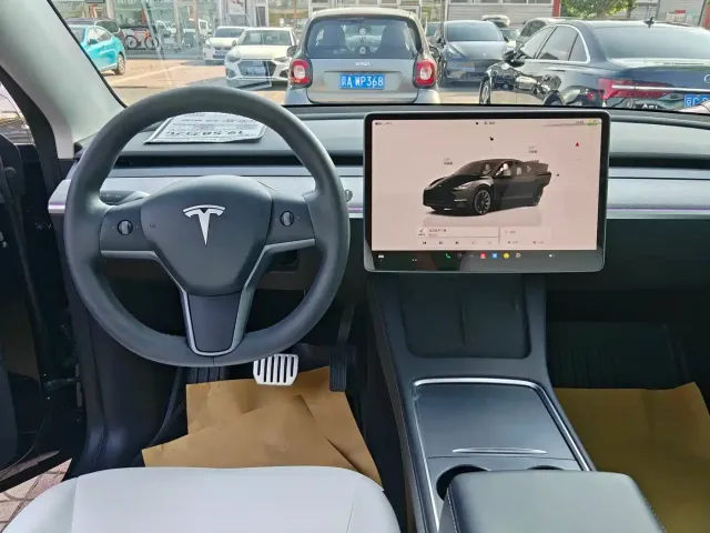 Tesla Model Y — Фото автомобиля 6