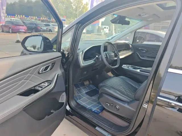 Maxus G90 — Фото автомобиля 15