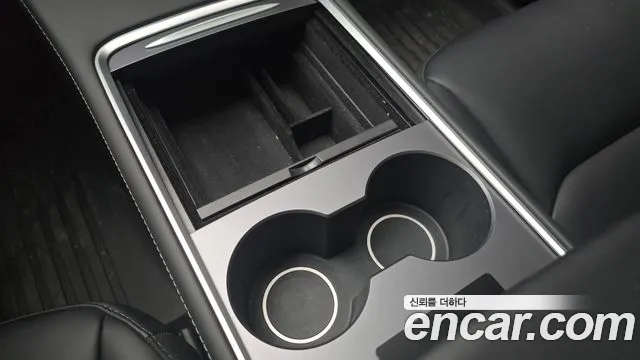 Tesla Model Y — Фото автомобиля 29