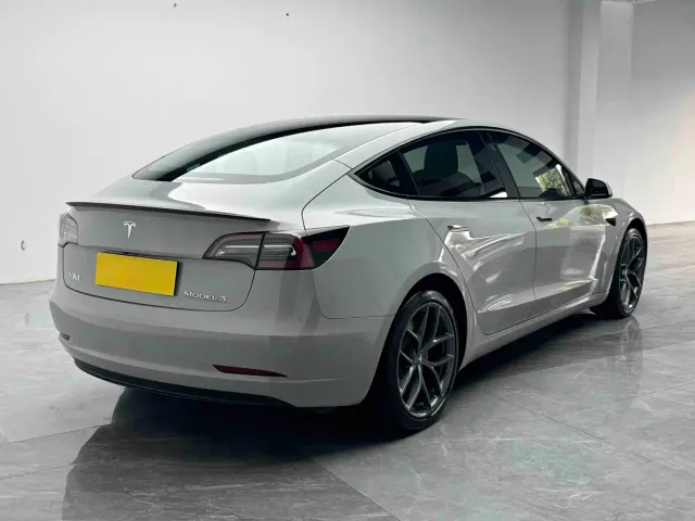 Tesla Model 3 — Фото автомобиля 6