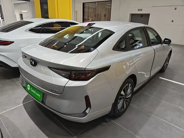 Changan Qiyuan A05 — Фото автомобиля 6