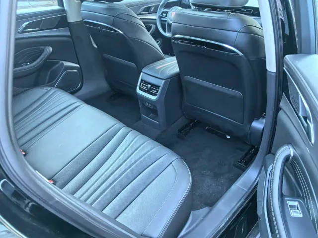 Hongqi H5 — Фото автомобиля 8