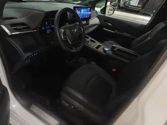 Toyota Granvia — Фото автомобиля 14