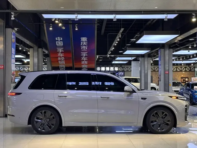 Li Auto L9 — Фото автомобиля 15
